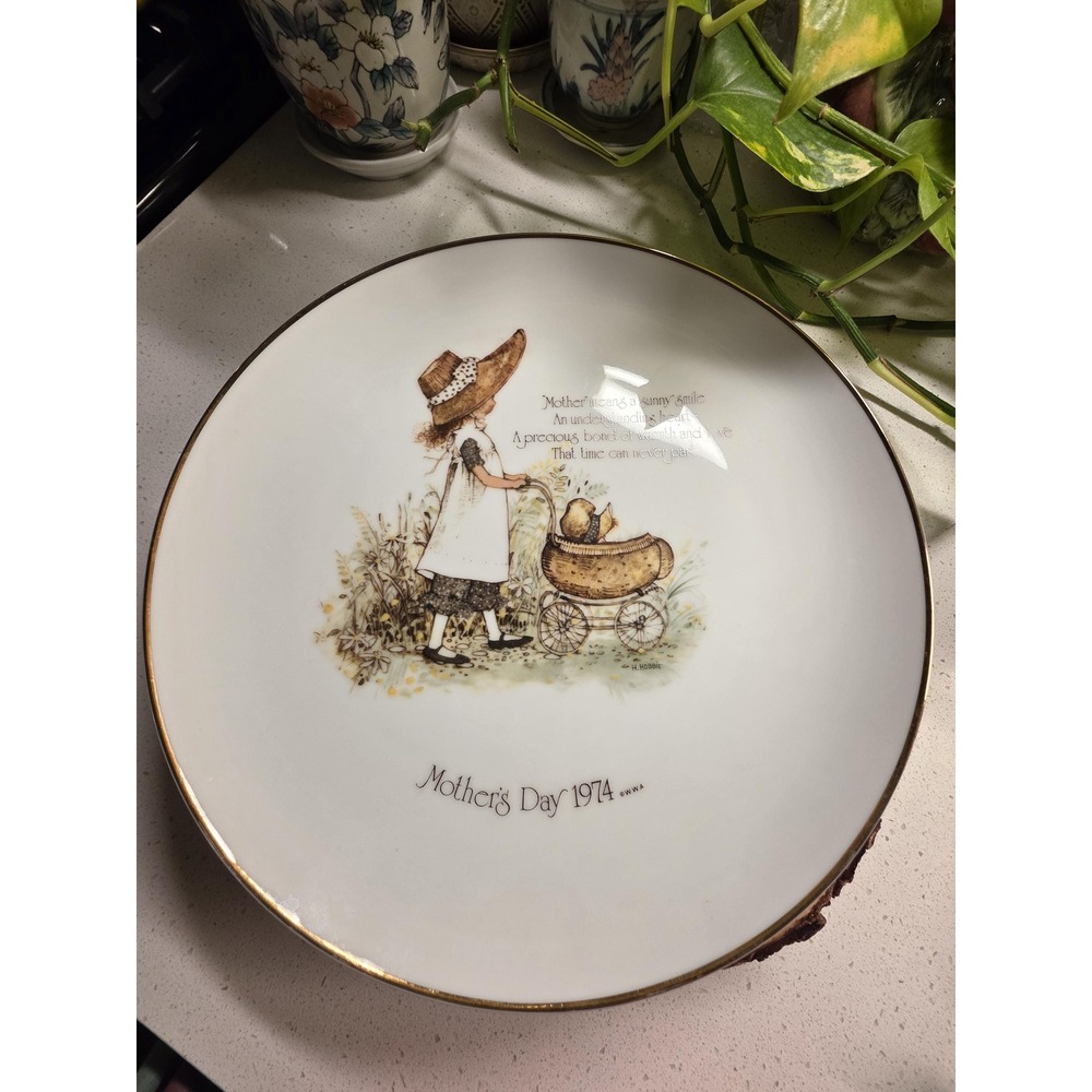 Vintage Holly Hobby Porcelain Mother's Day 1974 Collector Plate